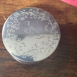 100% Pure Fruit Pigmented Foundation Powder.